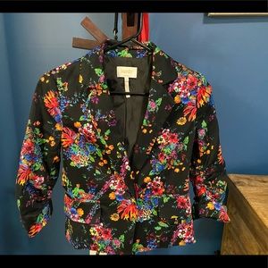 Cute stylish crop blazer.